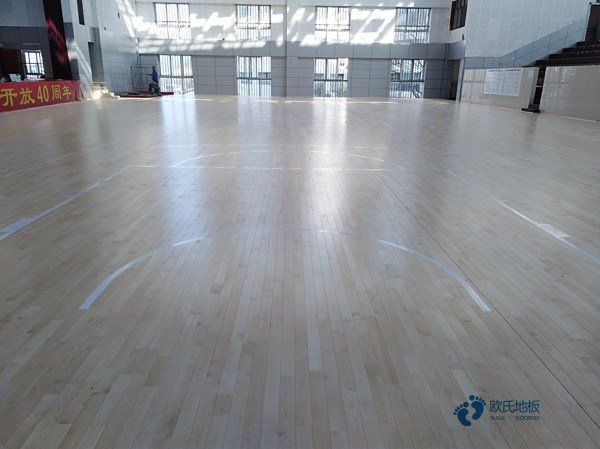 尋求運動籃球地板安裝公司