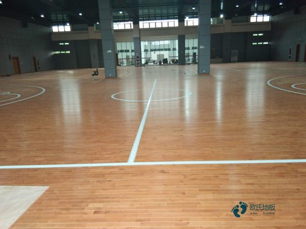 悬浮篮球体育地板施工团队