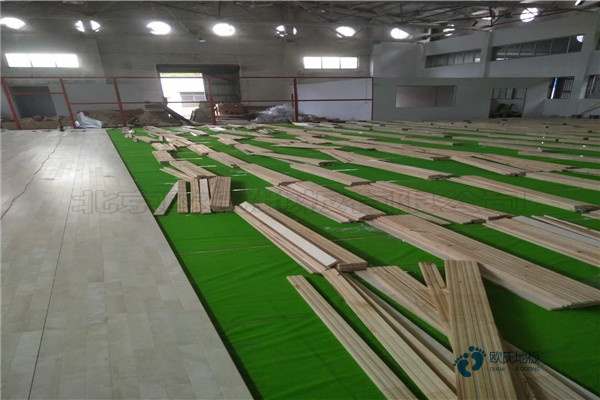 悬浮运动场地木地板安装公司