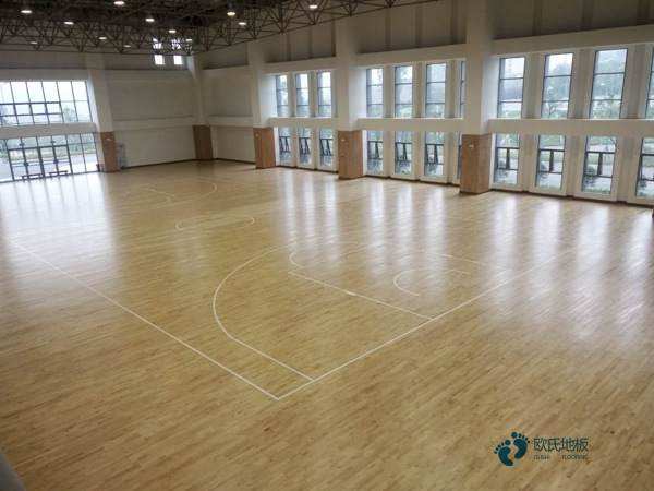 懸浮運動場地板施工方案