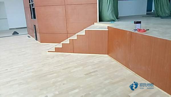 悬浮运动型地板施工步骤