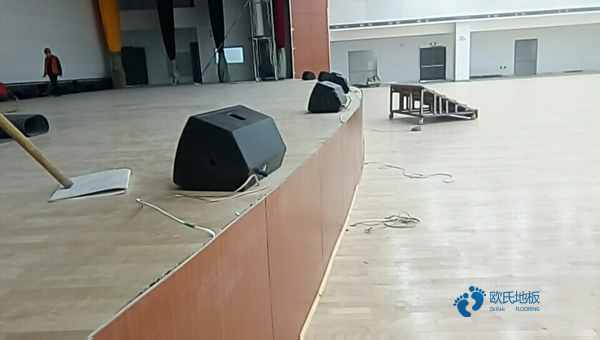 悬浮运动型地板施工步骤