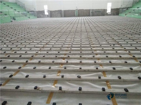 悬浮运动型木地板施工方案