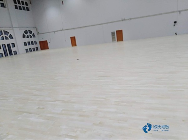 普通篮球场地木地板安装公司