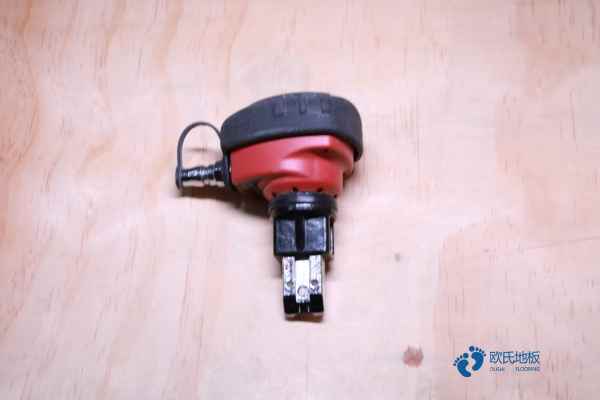 楓木體育木地板保養