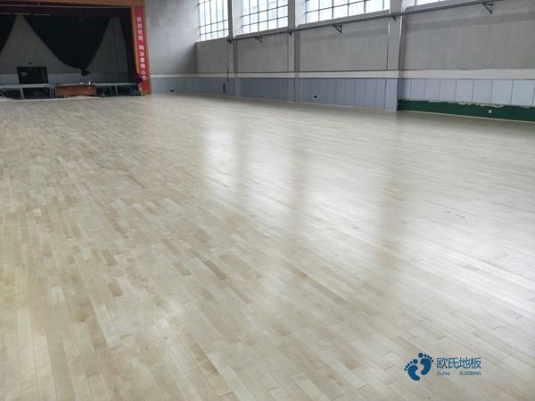 楓木籃球體育木地板保養方法