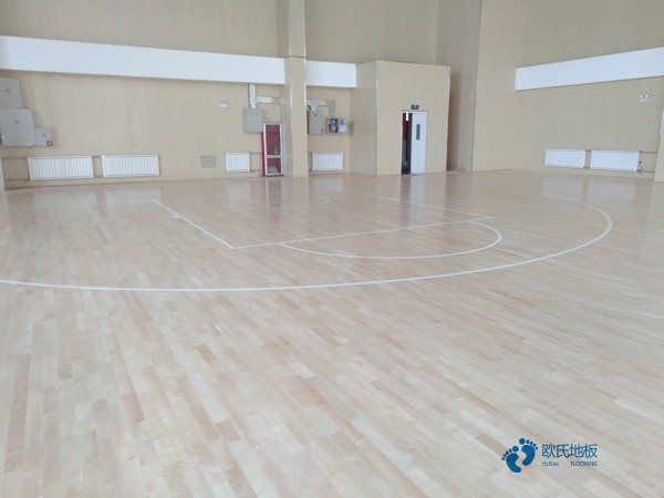 楓木籃球場(chǎng)地地板如何保養(yǎng)