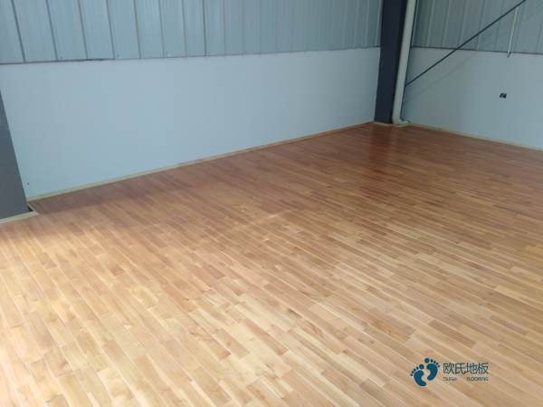 楓木籃球館地板如何保養