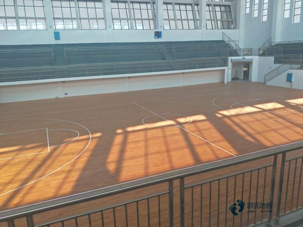 篮球木地板上画线