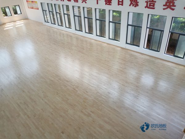 篮球木地板清洁养护