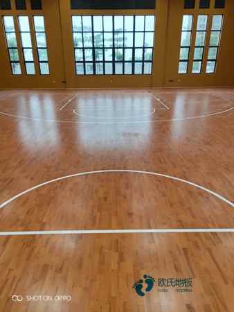篮球木地板的变形量