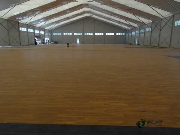 柞木体育场地板清洁保养