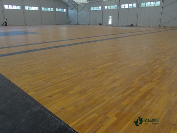 柞木体育场地板清洁保养