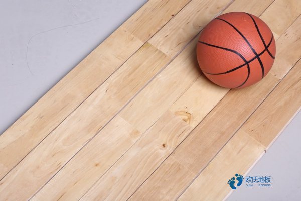 柞木篮球场地地板清洁保养