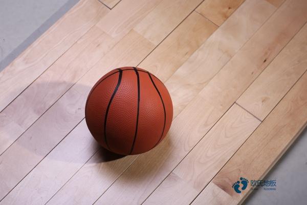柞木篮球场地板怎么保养