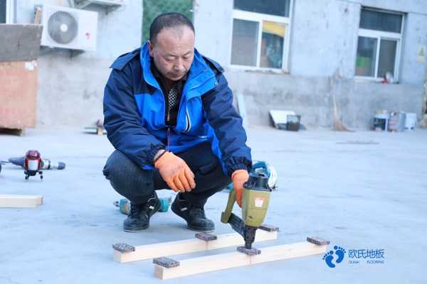 柞木篮球馆木地板保养