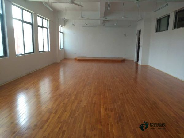 柞木運動體育地板清潔保養(yǎng)