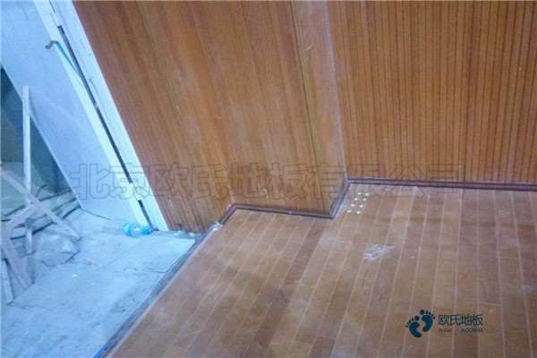 柞木运动地板保养方法