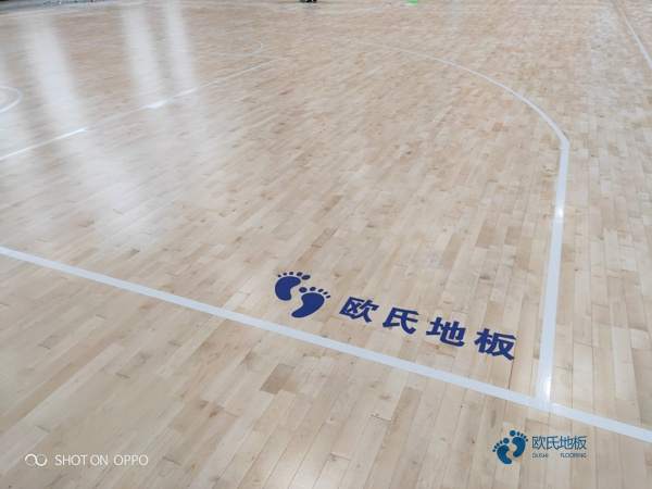 運動場地地板價格一般多少錢一平方米
