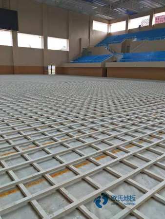 那里有籃球場地地板安裝公司