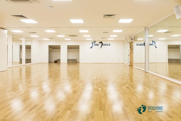 那里有籃球場地木地板行業(yè)品牌