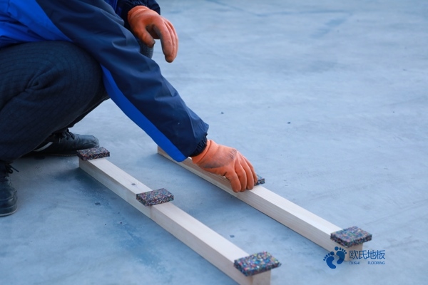 常用運(yùn)動(dòng)籃球木地板牌子2