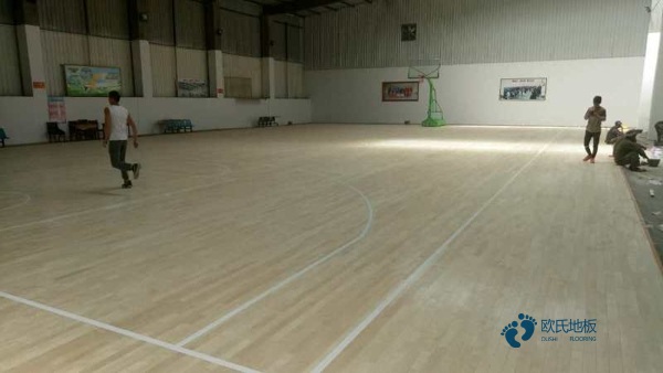 销售篮球场地地板安装公司