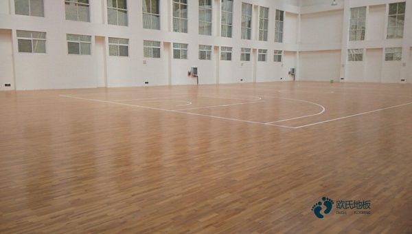 45度斜铺龙骨体育木地板安装公司
