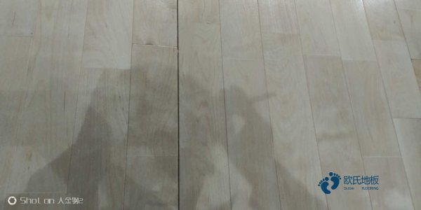 一般籃球地板施工團(tuán)隊(duì)