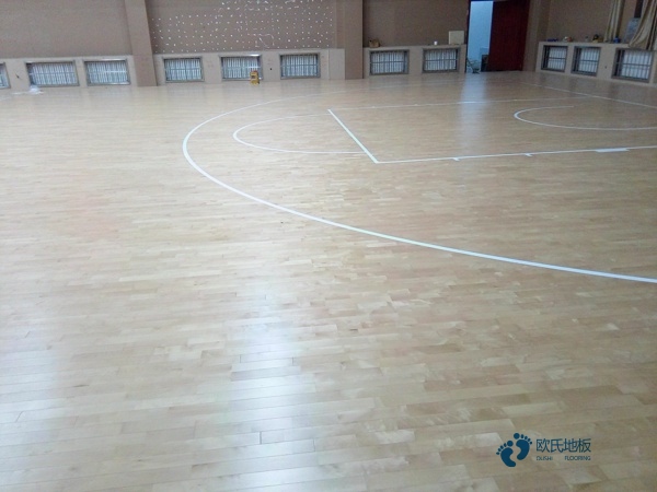 国产篮球运动木地板保养方法