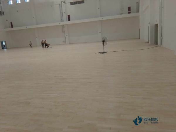 专用运动场地地板施工步骤