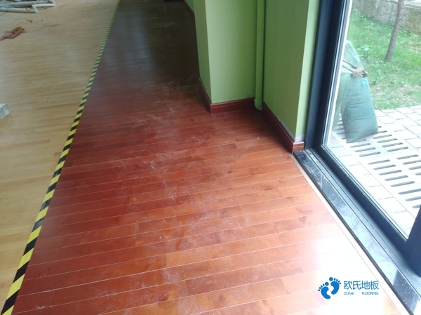 购买体育场馆地板哪个牌子好1