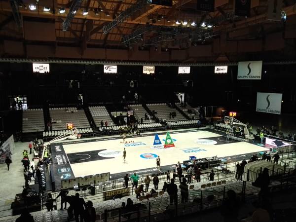 大学篮球运动木地板环保吗