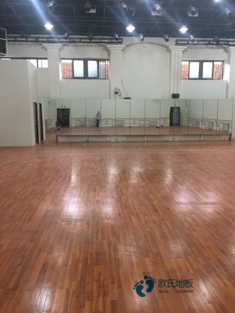 优惠的运动场地地板生产公司