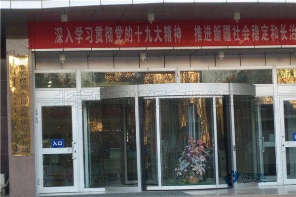 单层龙骨体育场馆地板清洁保养