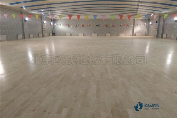 寻求篮球运动木地板使用常识