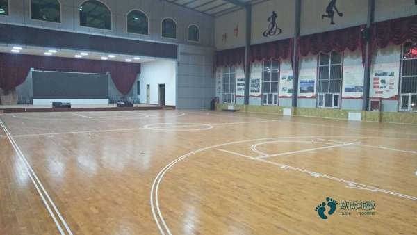 单层龙骨篮球场地板如何保洁