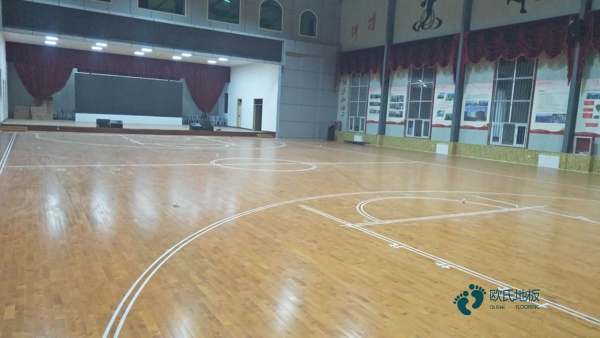 单层龙骨篮球场地板如何保洁