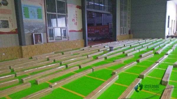 单层龙骨篮球场地板清洁保养