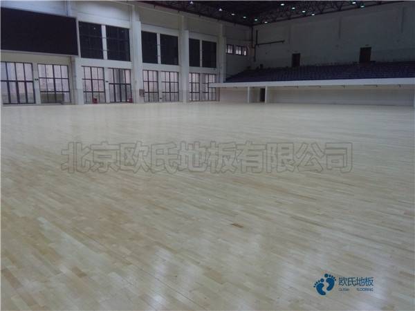 单层龙骨篮球场馆地板保养方法