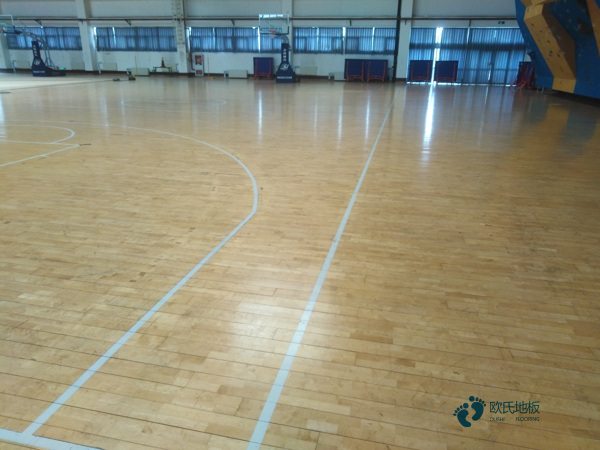 去哪买篮球体育地板厂家报价