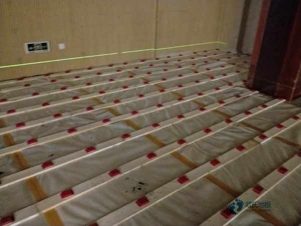 双层龙骨体育篮球地板怎么保养
