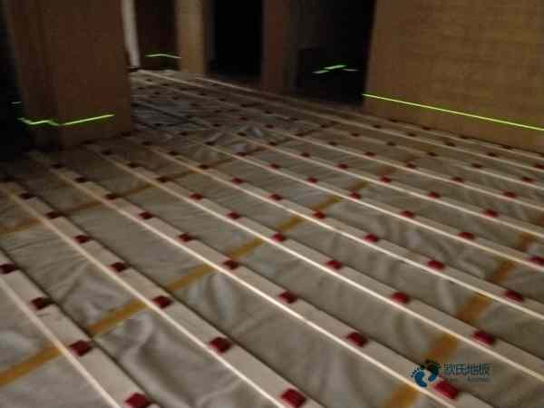 双层龙骨体育篮球地板怎么保养