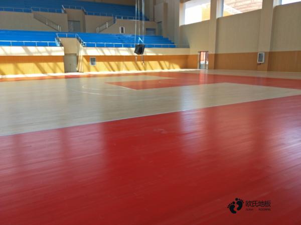双层龙骨篮球场地地板保养方法