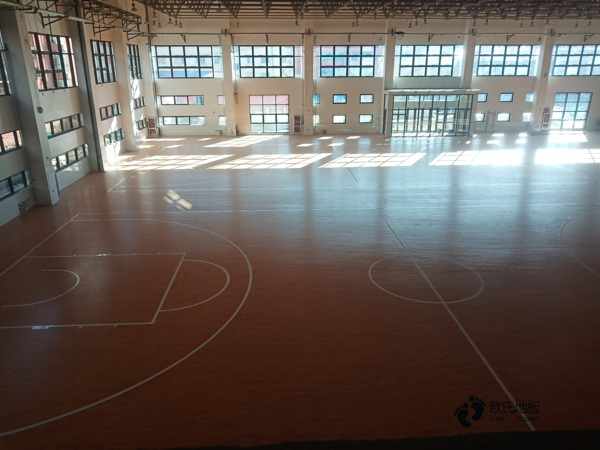 双层龙骨篮球场地木地板怎么保养
