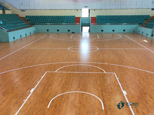 双层龙骨篮球运动木地板如何保洁