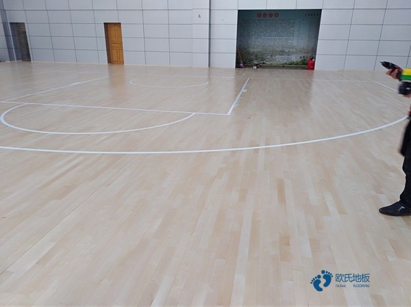 双层龙骨篮球馆地板清洁保养