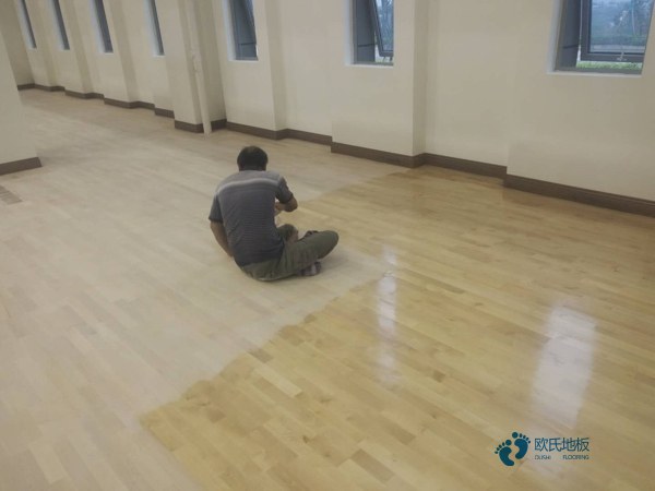 20厚體育場(chǎng)地木地板1