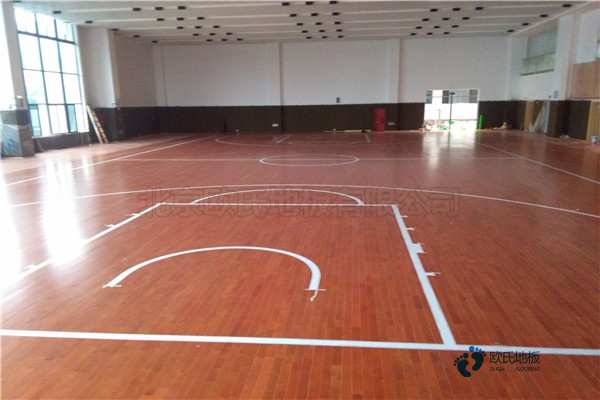45度斜鋪龍骨籃球館木地板1
