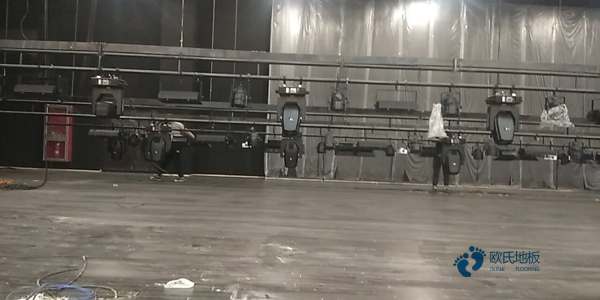 哪里有篮球场地木地板厂家报价